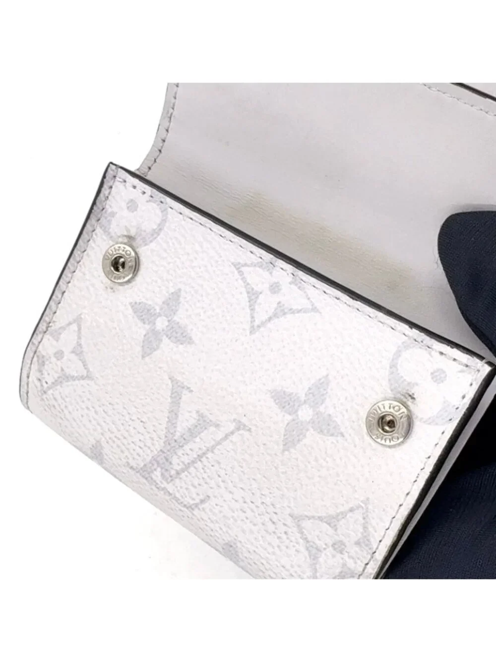 Louis Vuitton Discovery Compact Wallet Leather White Silver